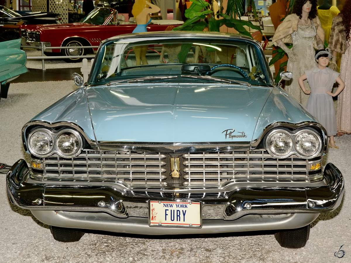 Ein Plymouth MP 2 Fury von 1959 war Anfang Dezember 2014 im Auto- und Technikmuseum Sinsheim ausgestellt.