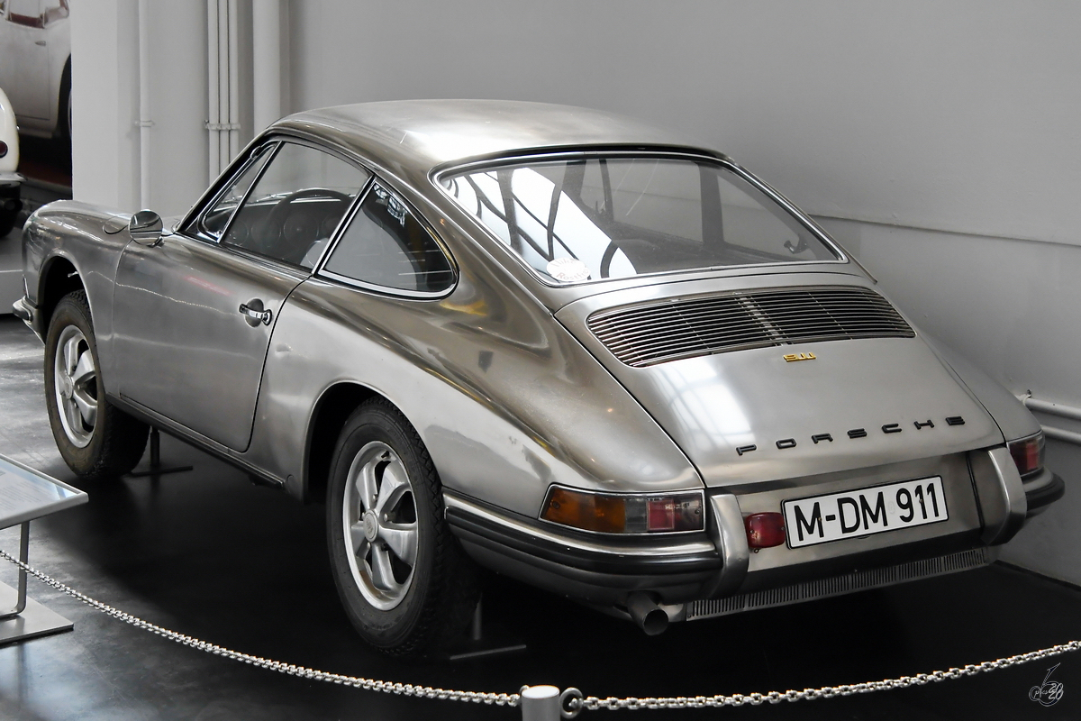Ein Porsche 911 war Mitte August 2020 im Verkehrszentrum des Deutschen Museums in München zu sehen.