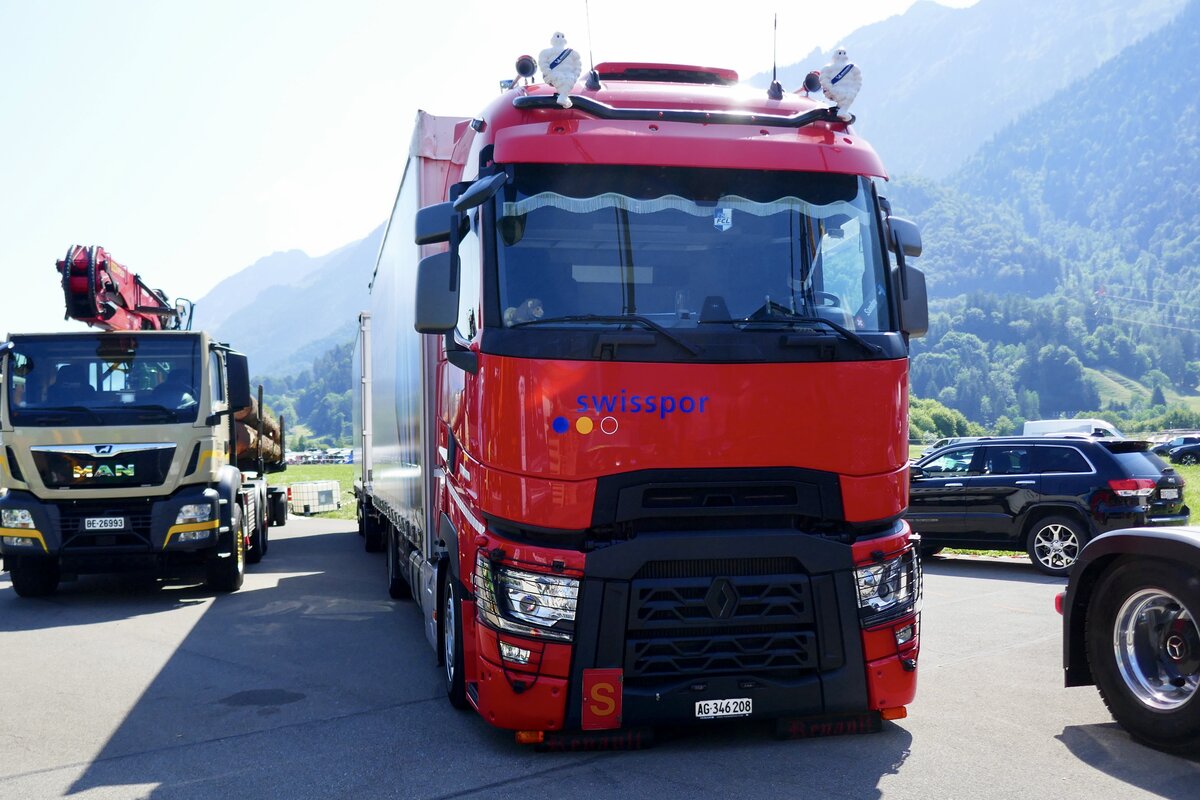 Ein Renault H�ngerzug von Swisspor am 27.6.26 beim Trucker Festival Interlaken.
