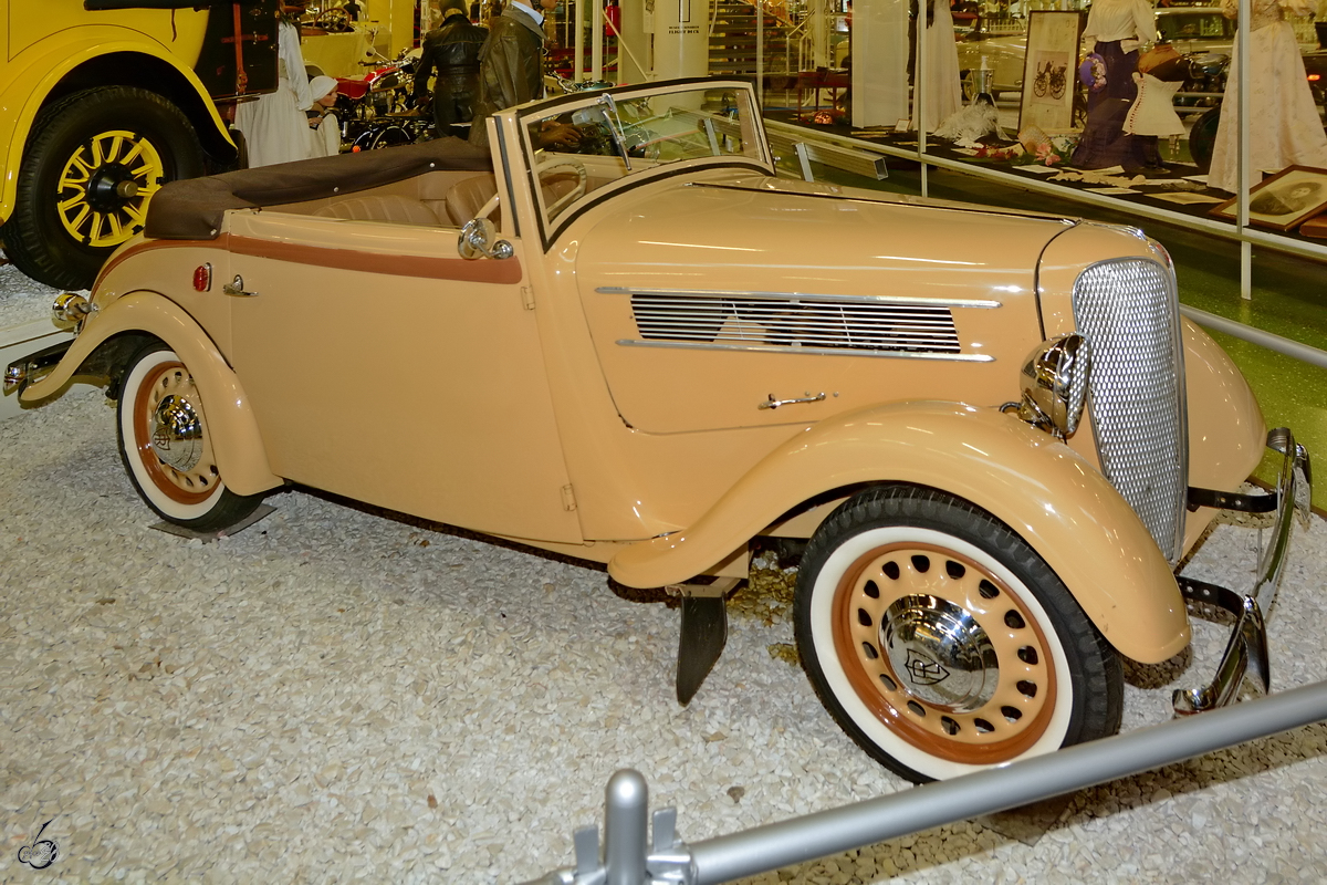 Ein Rosengart LR4 N2 aus dem Jahr 1938, so gesehen im Dezember 2014 im Auto- und Technikmuseum Sinsheim.