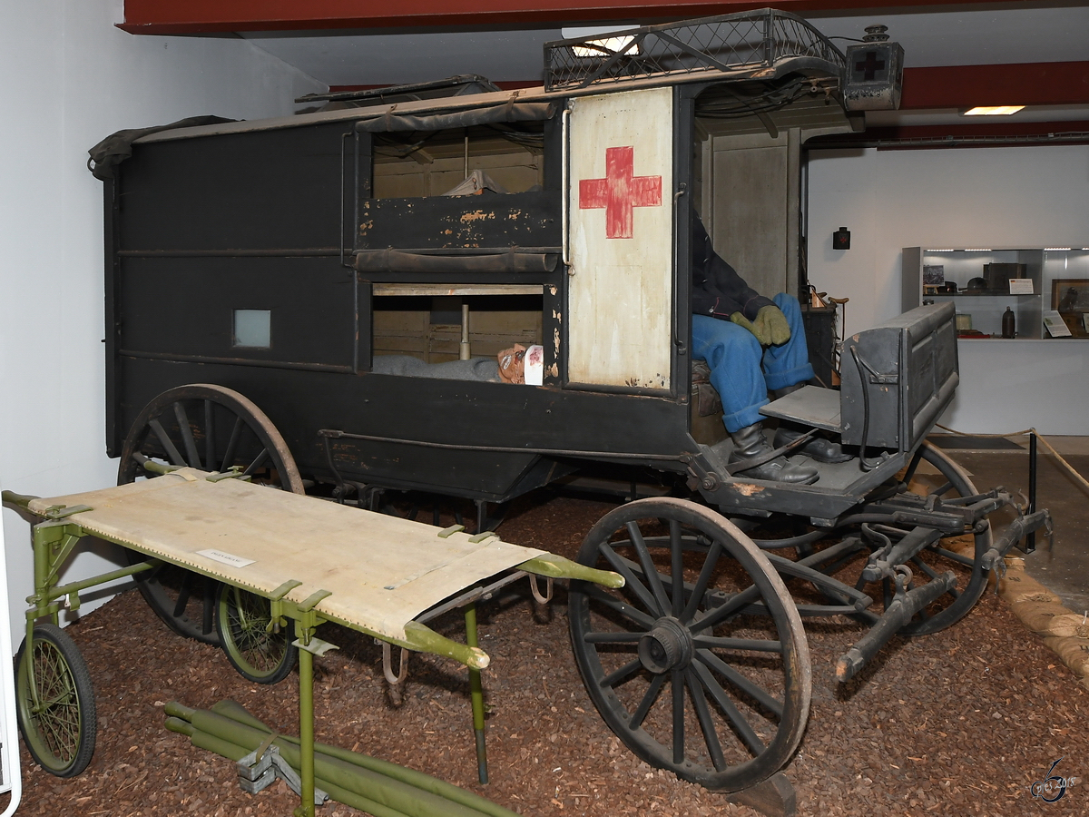 Ein Sanitätskutschwagen Anfang Juni 2018 im Verteidigungs- und Garnisonsmuseum Aalborg.
