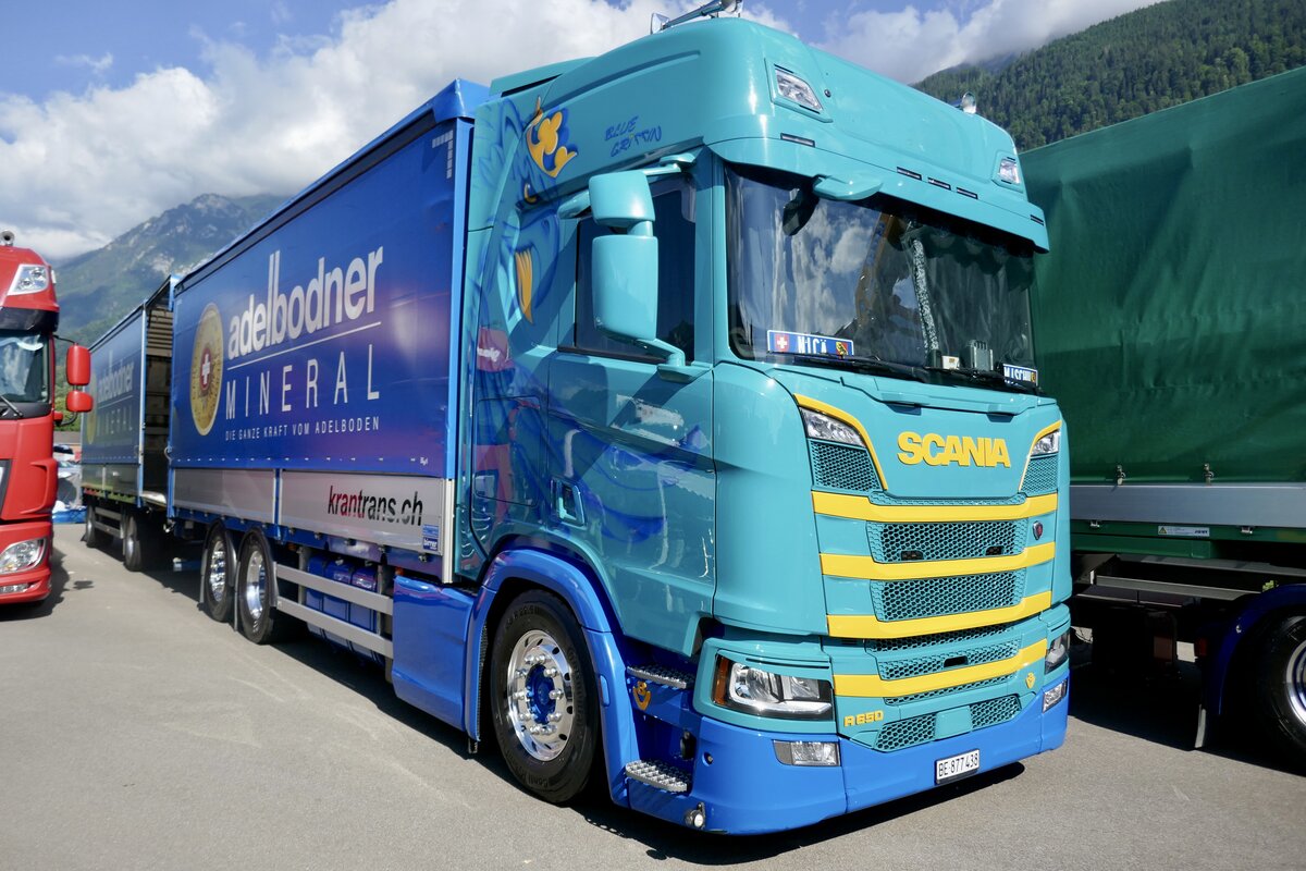 Ein Scania Hängerzug von Krantrans am 26.6.22 brim Trucker Festival Interlaken.