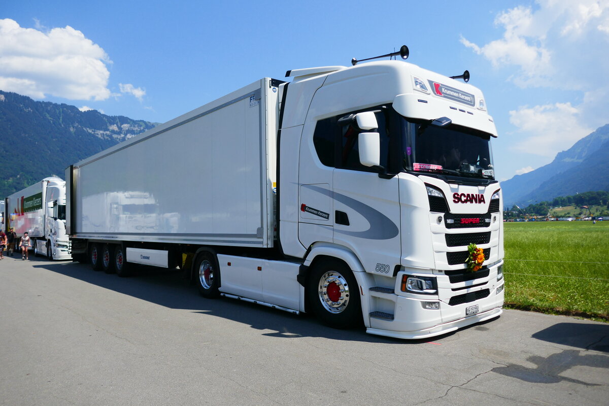 Ein Scania Sattelzug von Krummen Kerzers am 27.6.26 beim Trucker Fwstival in Interlaken.