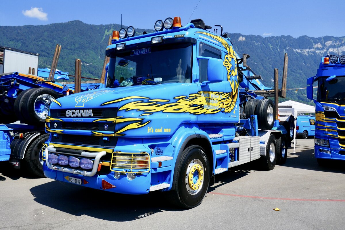 Ein Scania Torpedo Holztransporter von Martin Wittwer am 27.6.26 beim Trucker Festival Interlaken.