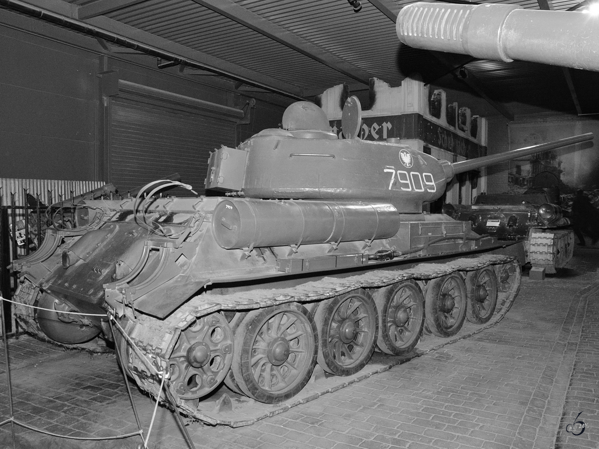 Ein T34/85 im Imperial War Museum von Duxford. (September 2013)