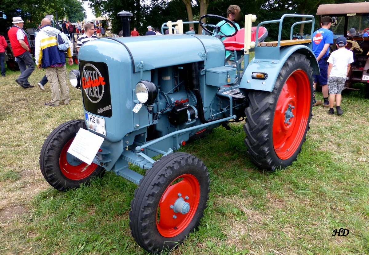 Ein Traktor der Marke Eicher, Modell ED 16/II, Baujahr 1954, 1 Zylinder mit 1415 cm³, 19 PS. Gesehen bei den Historischen Feldtagen in Nordhorn 2013.