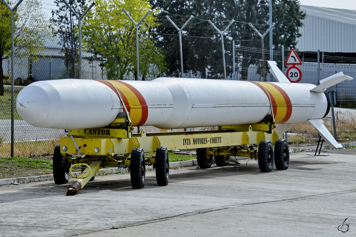 Ein Transportwagen für Raketen - in diesem Falle die Capricornio-Rakete - war im Museo del Aire in Cuatro Vientos zu sehen. (November 2022)