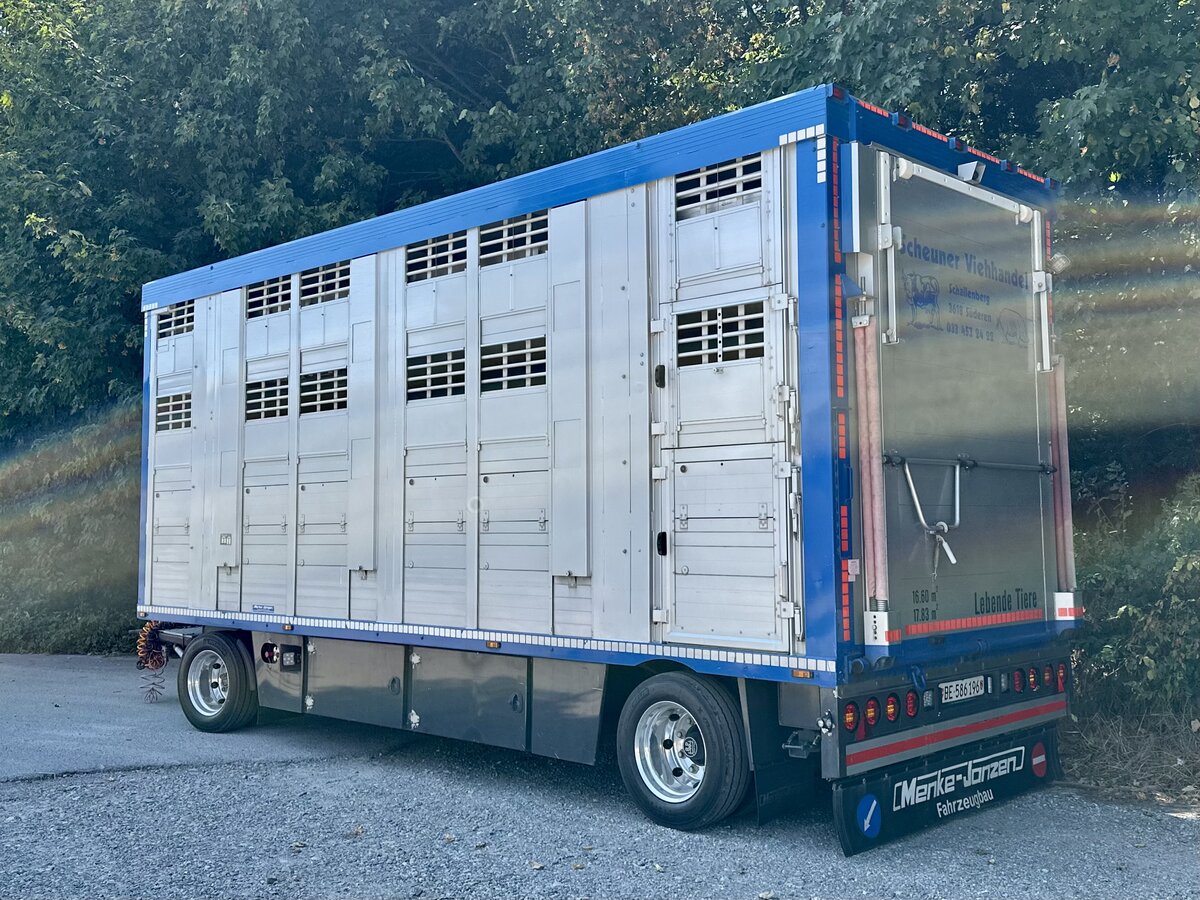 Ein Viehh�nger von Scheuner Viehhandel am 29.7.26 in Hindelbank parkiert.