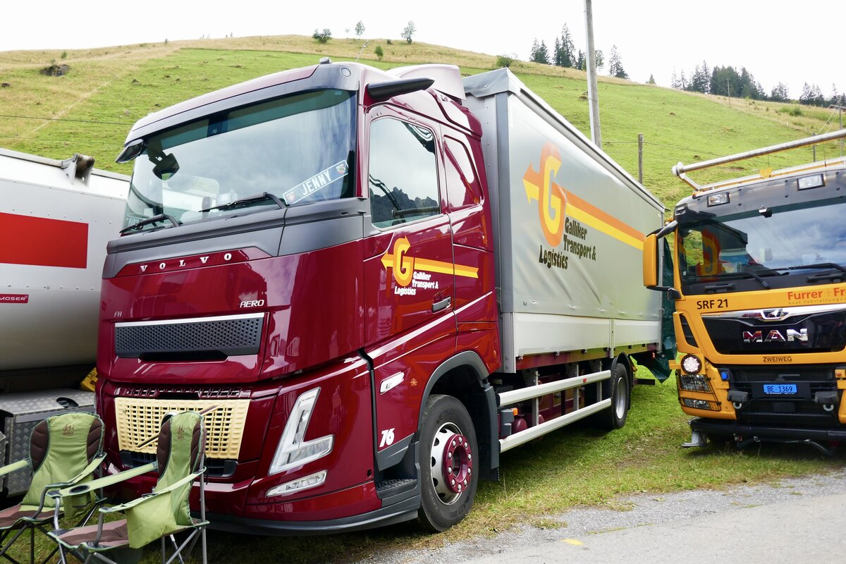 Ein Volvo Aero mit Pritsche von Galliker am 29.8.26 beim Diemtigtaler Truck Treff.