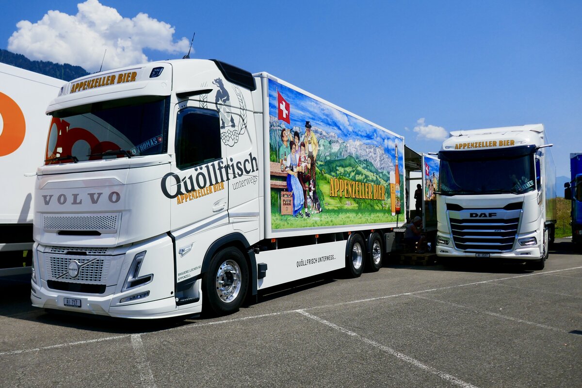 Ein Volvo Aero mit Pritschenaufbau und ein DAF von Appenzeller Bier am 27.6.26 beim Trucker Festival in Interlaken.