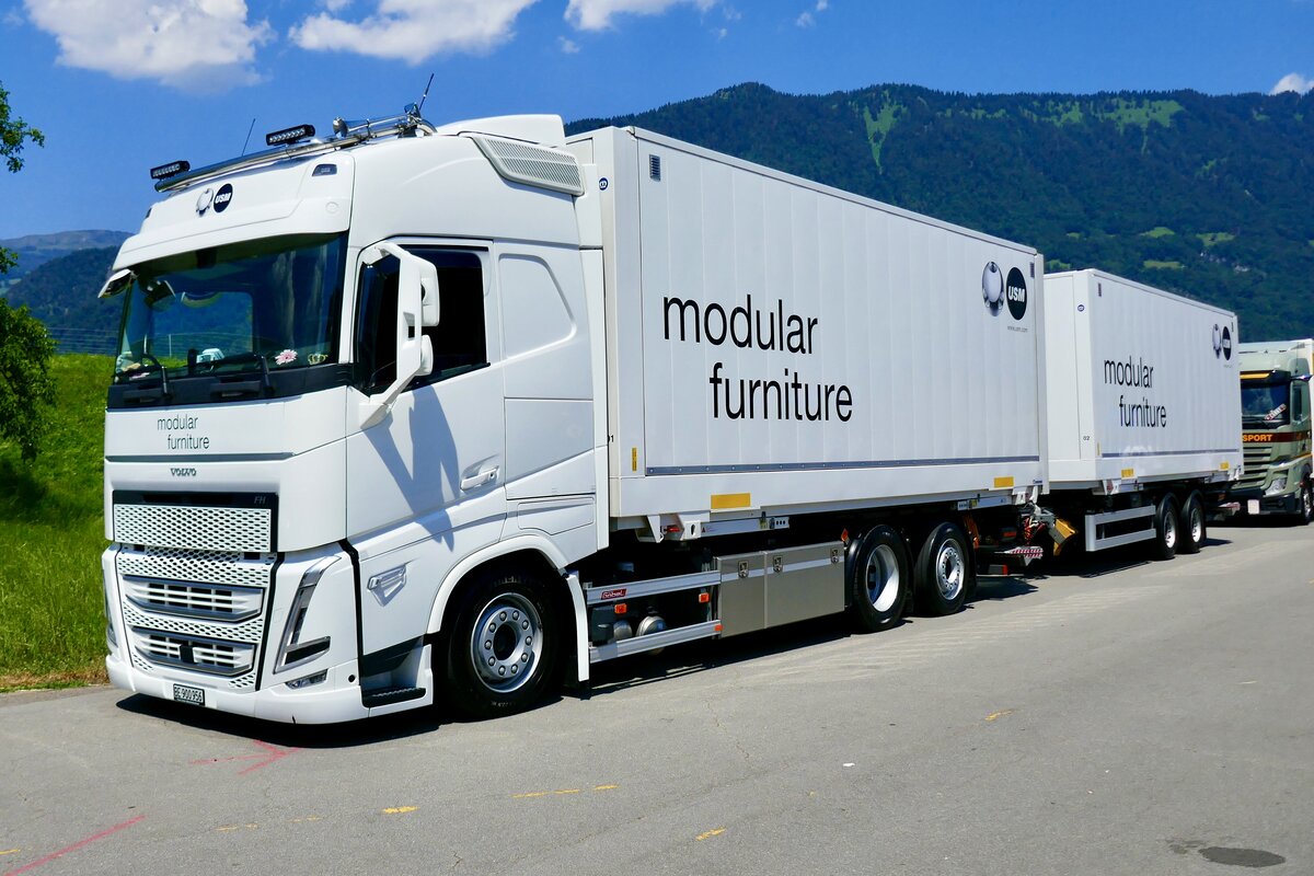 Ein Volvo H�ngerzug von USM am 27.6.26 beim Trucker Festival in Interlaken.