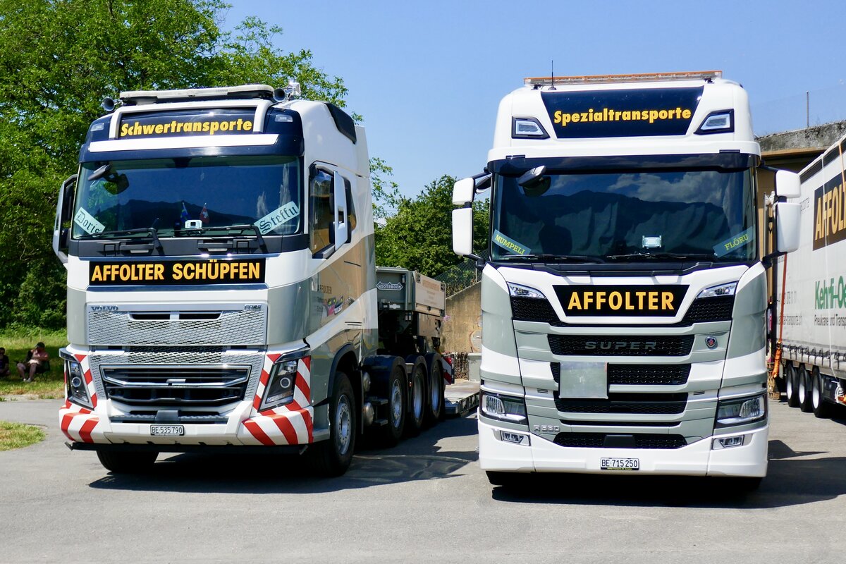 Ein Volvo Schwerlaster und Scania von Affolter am 27.6.26 beim Trucker Festival Interlaken.