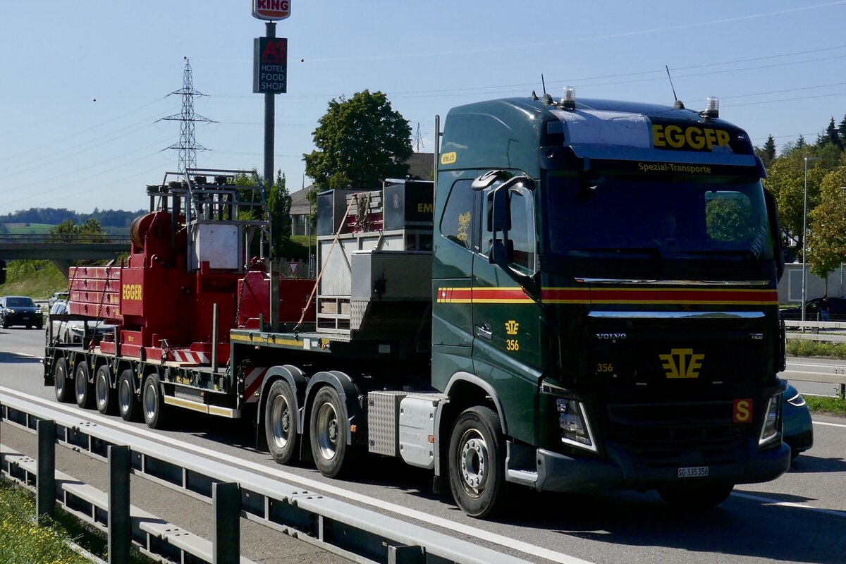 Ein Volvo Schwertransporter von Emil Egger am 11.9.26 bei Grauholz.