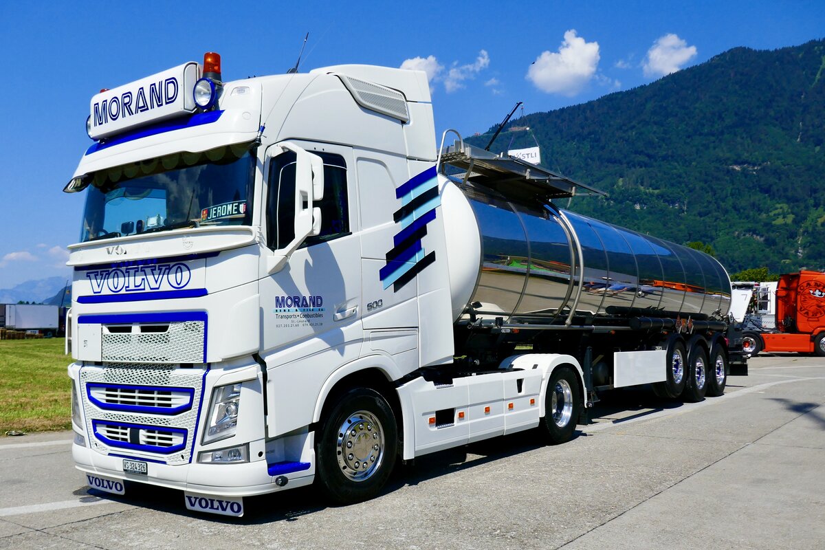 Ein Volvo Tanksattelzug von Morand am 27.6.26 beim Trucker Festival Interlaken.