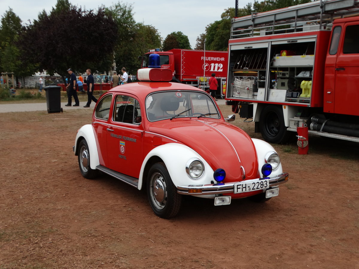 Ein VW Käfer als KdoW aus den älteren Jahren am 17.09.16 beim Katastrophenschutztag des Main Taunus Kreis in Hochheim am Main