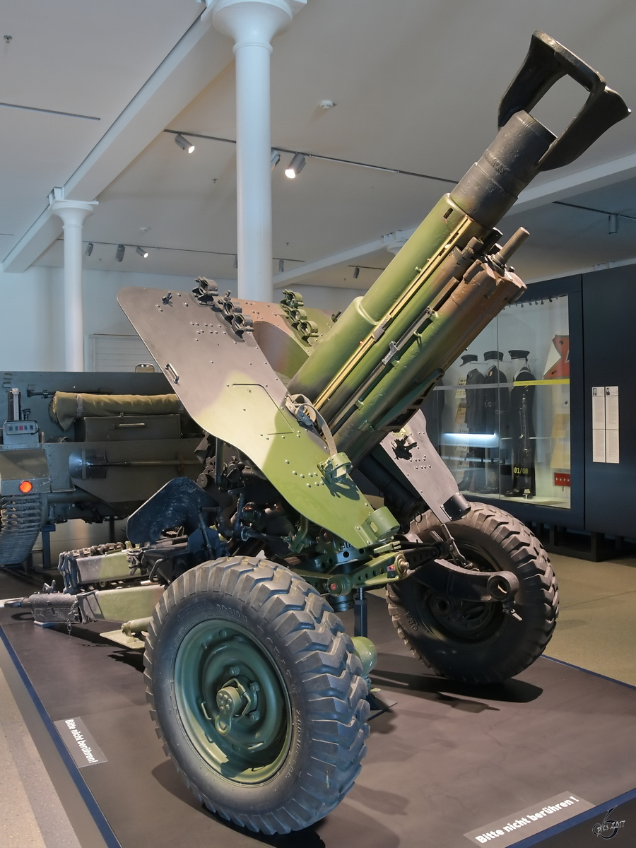 Eine 105mm Gebirgshaubitze - auch Alpenrevolver genannt - von 1956. (Militärhistorisches Museum der Bundeswehr Dresden, April 2017)