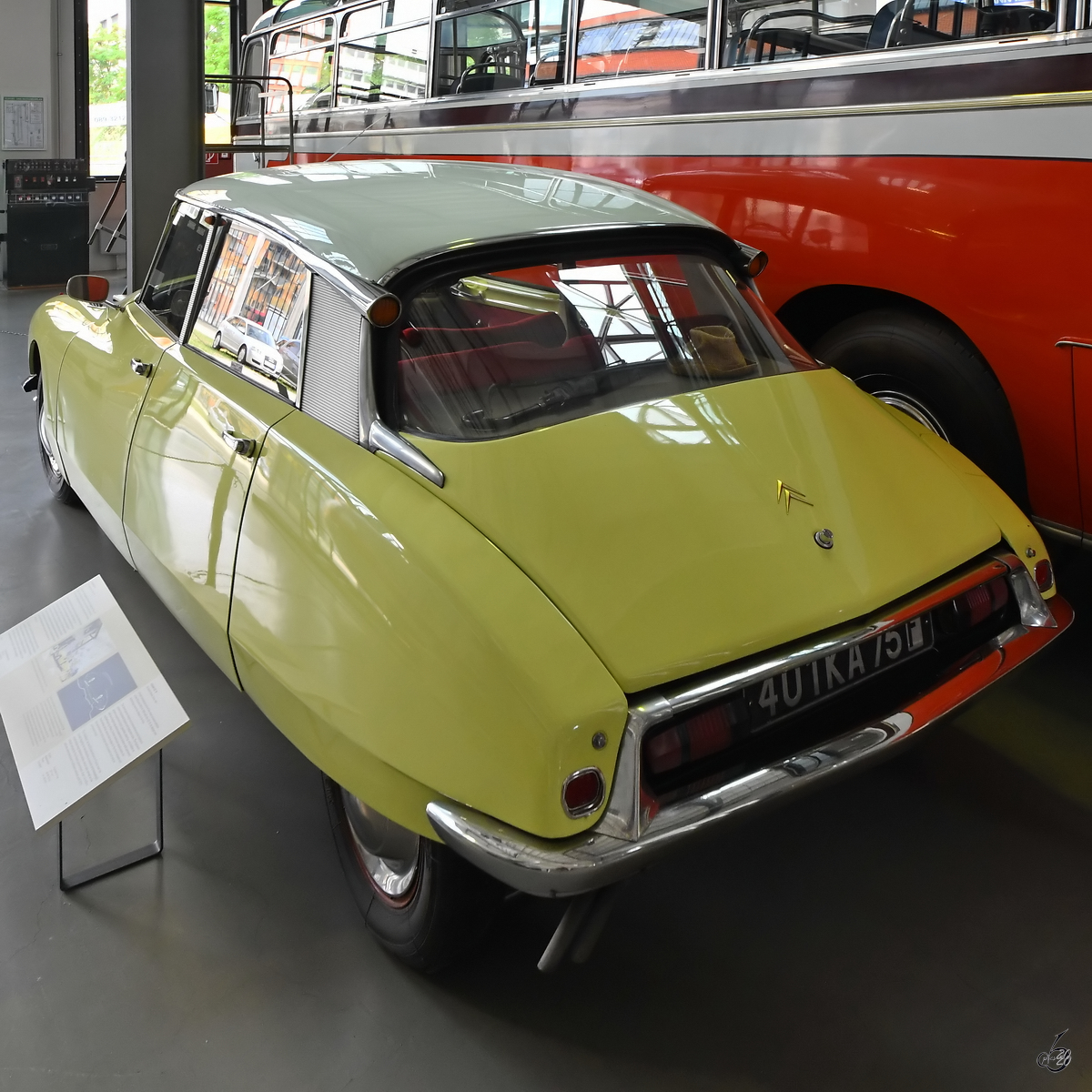 Eine Citroen DS 19 Göttin von 1960 war Mitte August 2020 im Verkehrszentrum des Deutschen Museums in München zu sehen.