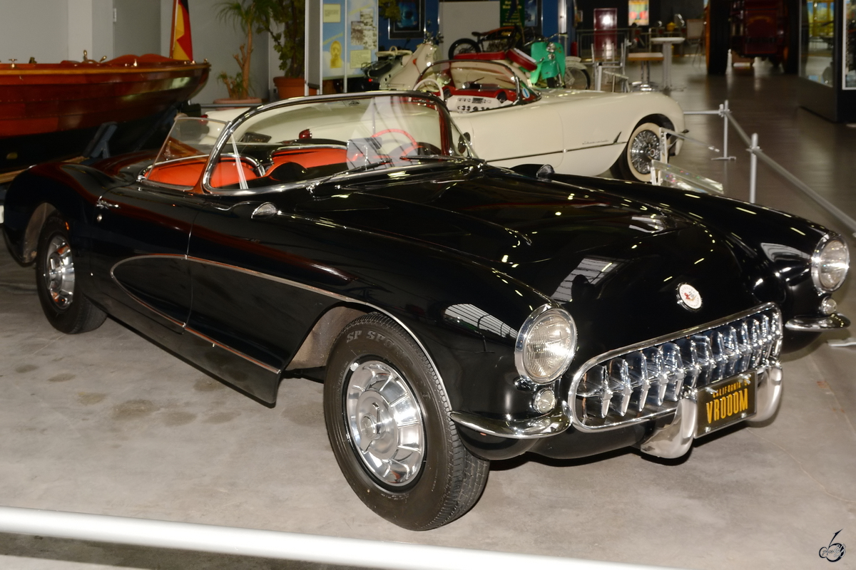 Eine Corvette von 1956 war Anfang Dezember 2014 im Auto- und Technikmuseum Sinsheim ausgestellt.