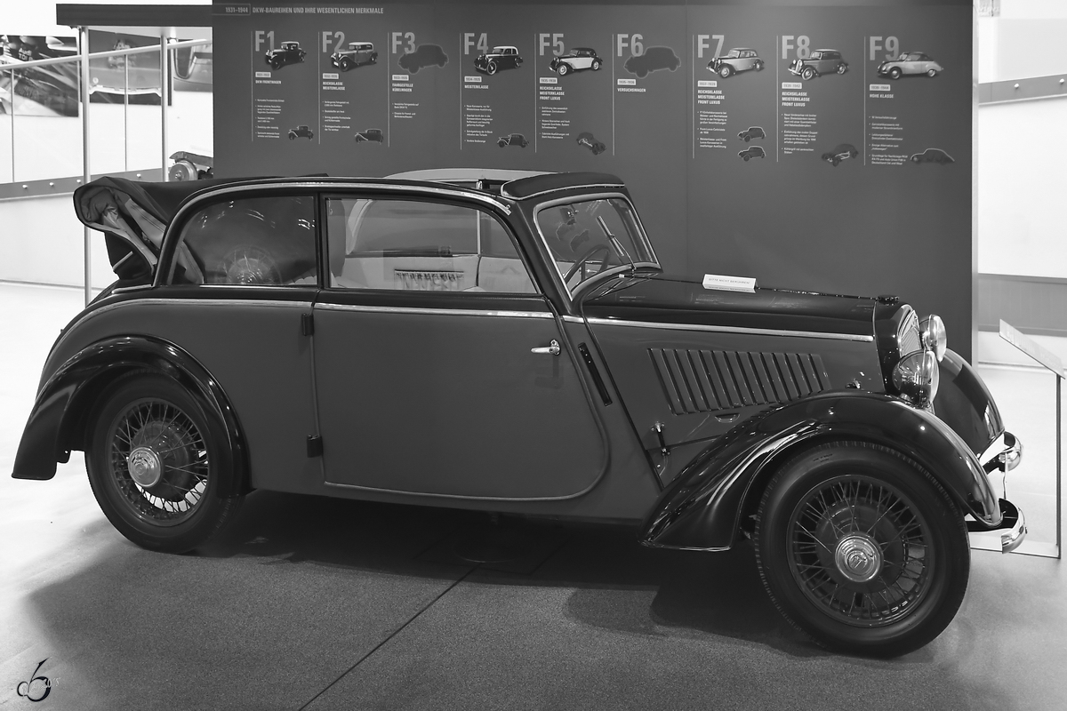 Eine DKW F7 Meisterklasse Cabrio-Limousine steht im August Horch Museum Zwickau. (August 2018)