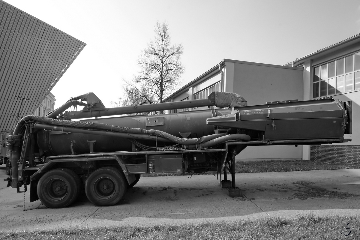 Eine MGM-31A Pershing 1A Rakete auf einem Sattelzugauflieger im Militärhistorischen Museum der Bundeswehr. (Dresden, April 2018)