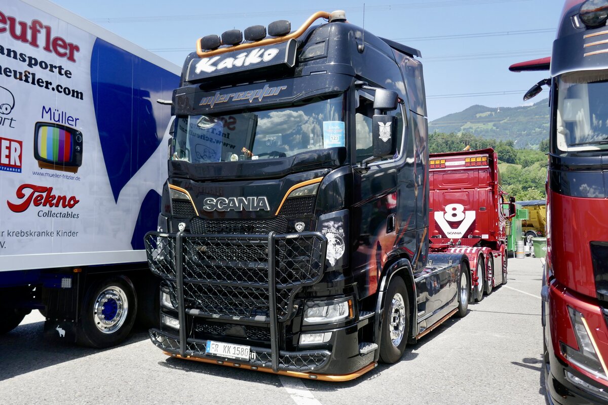 Eine Scania Zugmaschine von Kaiko am 20.6.26 bei der L�ndle Truckshow.