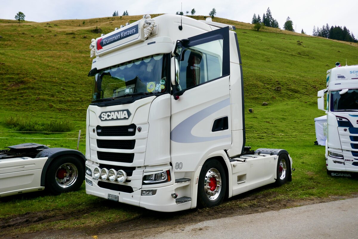 Eine Scania Zugmaschine von Krummen Kerzers am 29.8.26 beim Diemtigtaler Truck Treff.