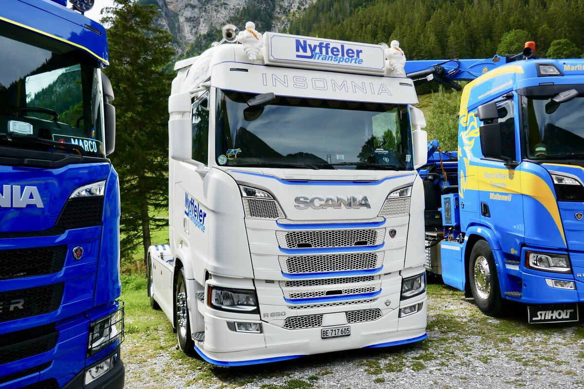Eine Scania Zugmaschine von Nyffeler am 29.8.26 beim Diemtigtaler Truck Treff.