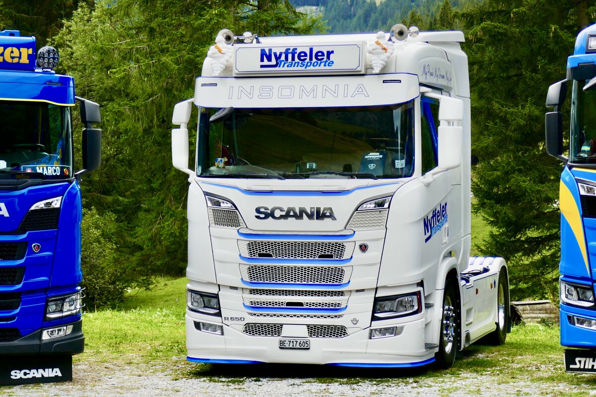 Eine Scania Zugmaschine von Nyffeler am 29.8.26 beim Diemtigtaler Truck Treff.
