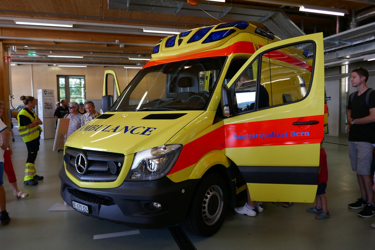 Eine Sprinter Ambulanz die man am 26.8.17 beim Tag der offenen Tür der Sanitätspolizei Bern anschauen konnte.