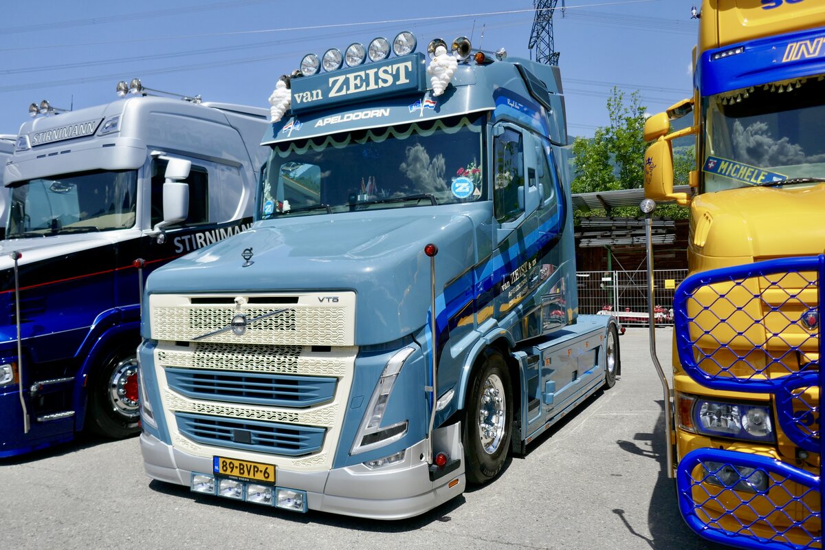 Eine Volvo VT5 Zugmaschine von van Zeist am 20.6.26 bei der L�ndle Truckshow.