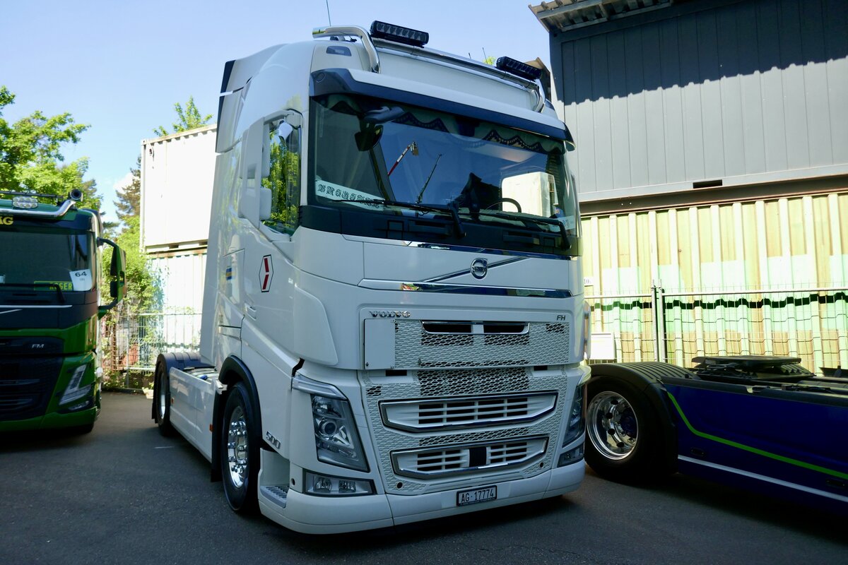 Eine Volvo Zugmaschine von Fiege am 9.5.26 beim Cholehof Truck Treffen in Brugg.