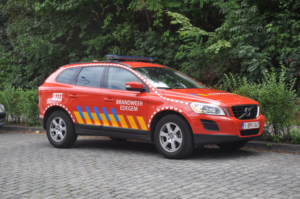 Einsatzleitwagen Volvo XC60 der Feuerwehr Edegem, aufgenommen 21.07.2015 am Spoorweglaan Wilrijk 