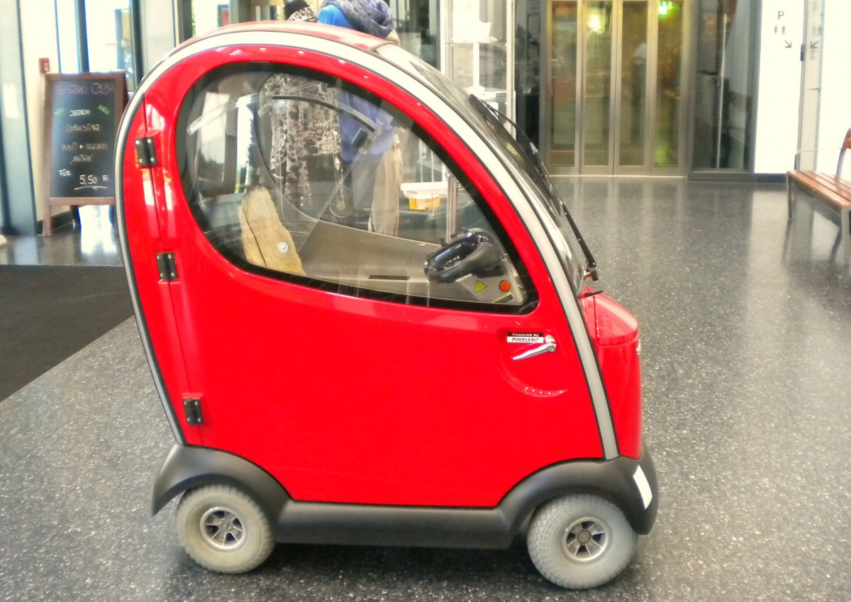 Einsitziges Elektromobil  Shoprider . Aufgenommen am 8. Oktober 2010 in Wetzikon, Kanton Zürich, Schweiz