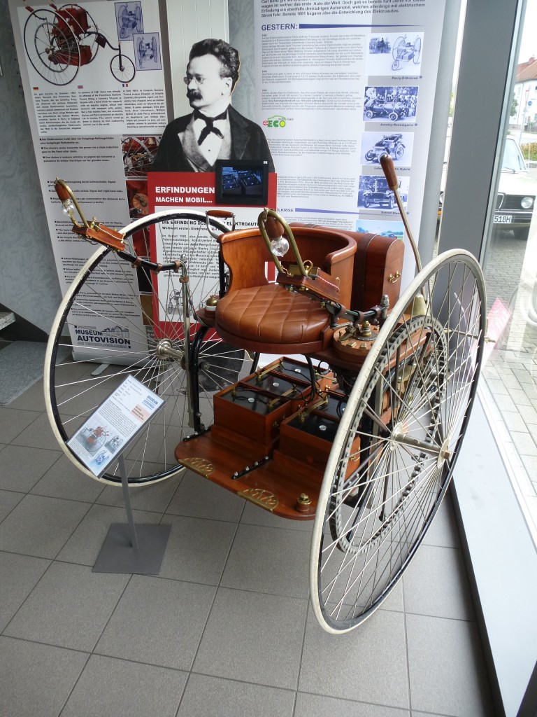 Electric Tricycle, das 1881 in den USA gebaute Elektrofahrzeug hatte eine Reichweite von 40Km und fuhr 14Km/h, Museum Autovision Altlußheim, Sept.2014