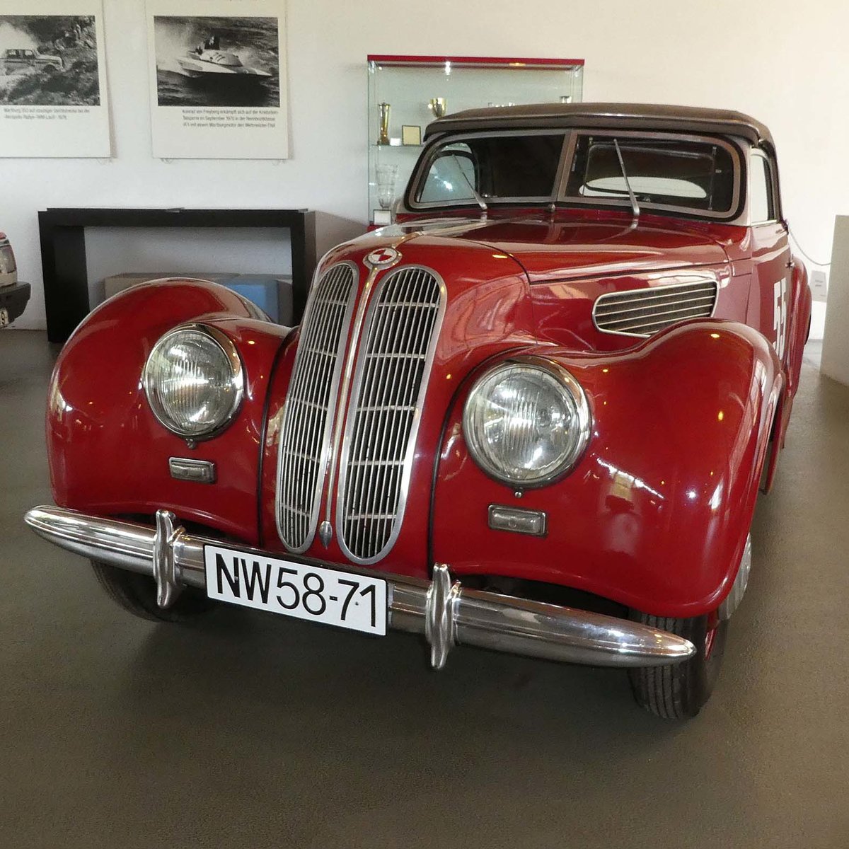 =EMW 327 Cabriolet, Bj. 1954, 57 PS, fotografiert im Juli 2016 in der Automobilwelt Eisenach