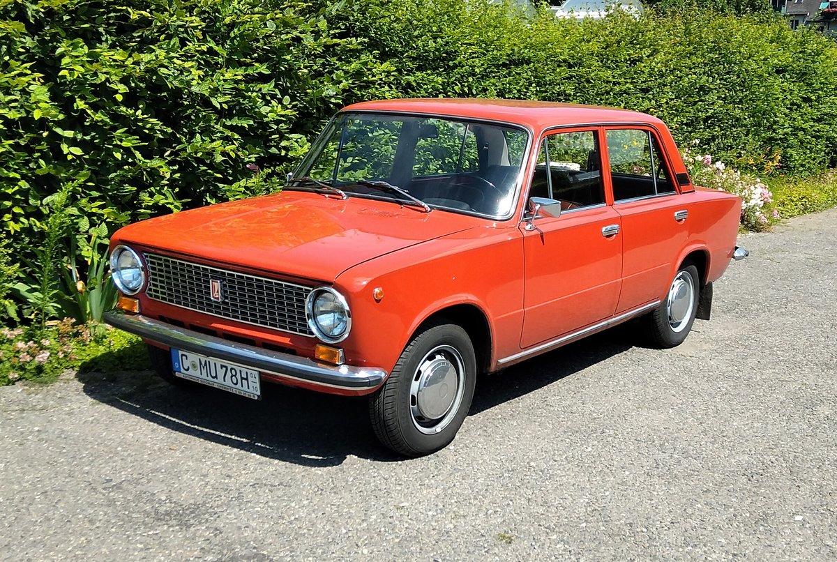 Er verfolgt mich. Lada 1500 in Chemnitz Yorckstraße am 18.07.2020 fotografiert mit Nokia 3.2 und zugeschnitten mit Paint.