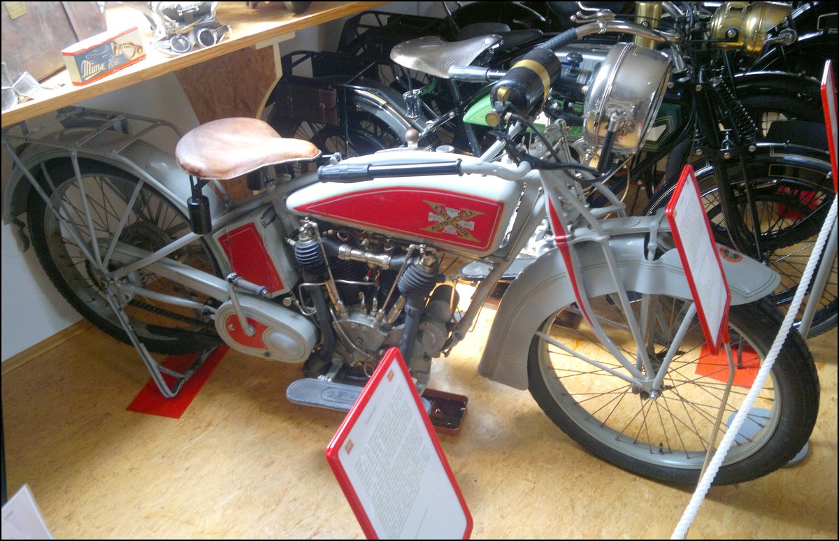 Excelsior das USA Motorrad stammt von 1913. Motomuseum Pavlikov bei Rakovnik. 2016:07:30