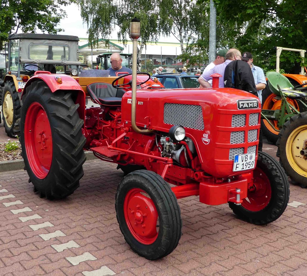 =Fahr D 177 steht bei der Traktorenausstellung  Ahle Bulldogge us Angeschbach oh Lannehuse  in Angersbach im Juni 2018