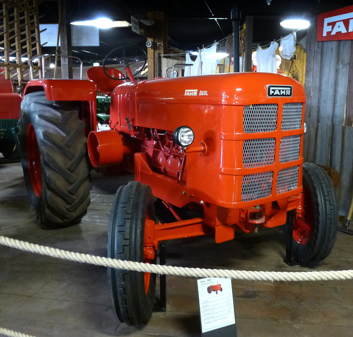 Fahr D60, Ackerschlepper aus Bayern, 4-Zyl.Motor mit 5322ccm und 60PS, Baujahr 1955, grter Schlepper der Firma Fahr, Traktormuseum Bodensee, Aug.2013