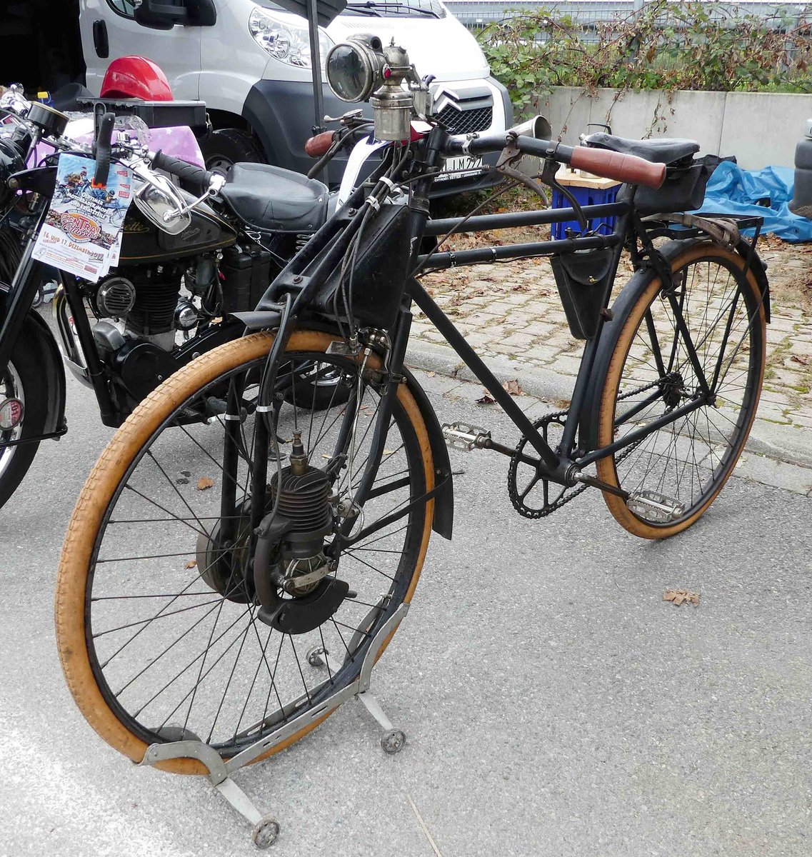 =Fahrrad mit Hilfsmotor steht zum Verkauf bei der Veterama, 10-2017