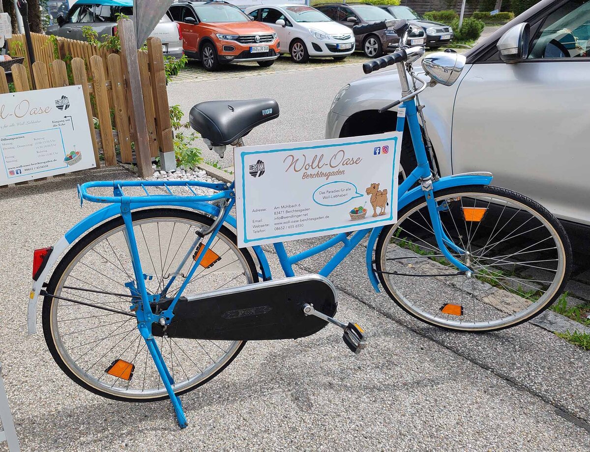 =Fahrradoldie wirbt f�r die WOLLOASE in Berchtesgaden, gesehen im August 2026