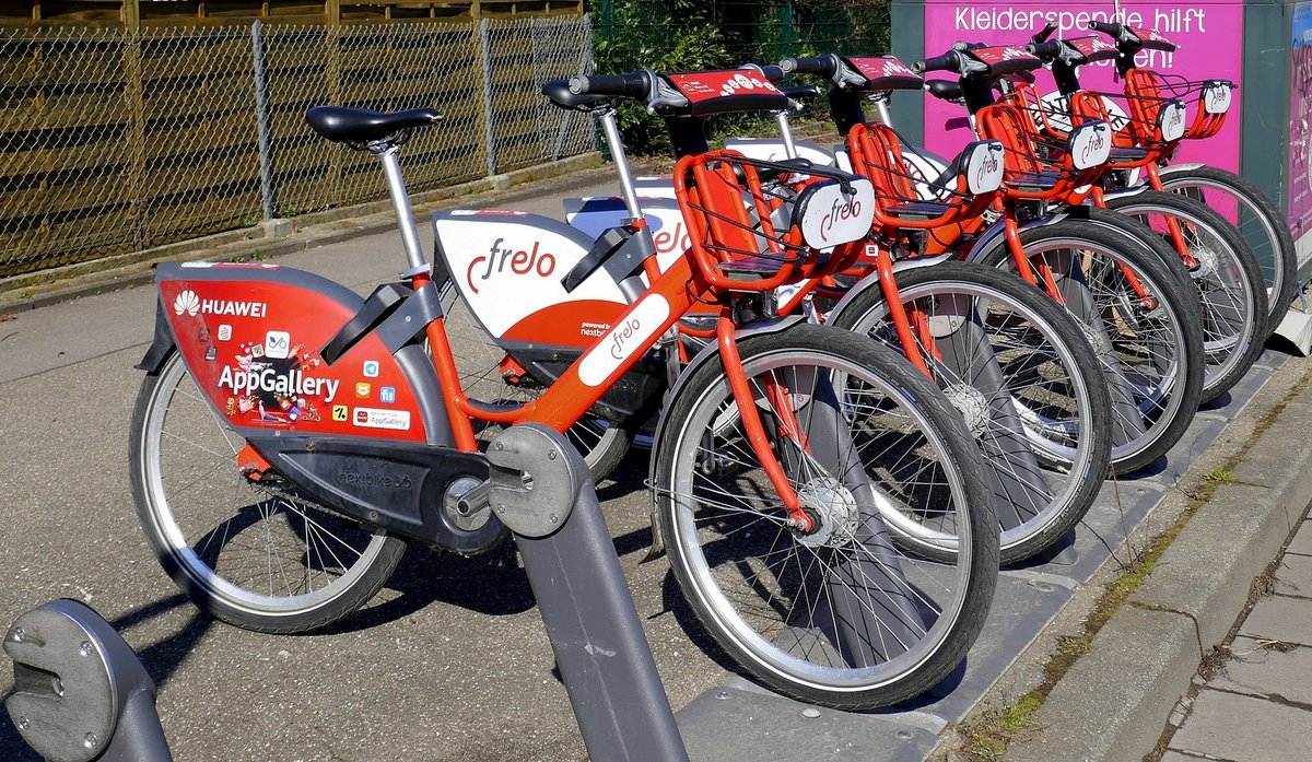 Fahrradverleihsystem  frelo  der Freiburger Verkehrs AG, seit Mai 2019 in Betrieb, mittlerweile gibt es im Stadtgebiet über 60 Ausleihstationen, März 2021 