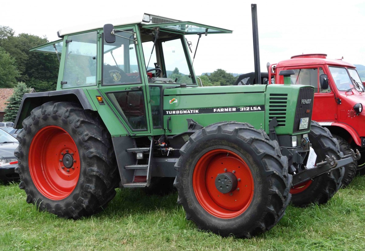 Fendt 312 LSA ist an der Ebersburg ausgestellt, Juni 2014