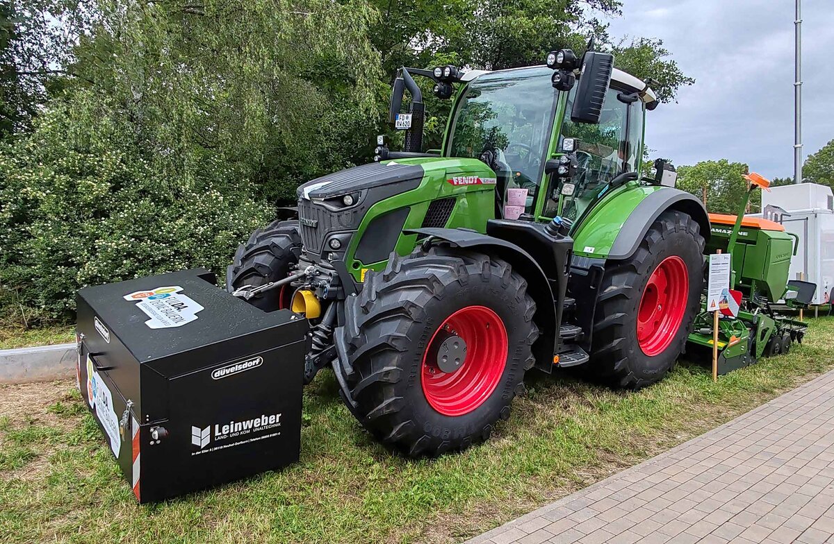 =Fendt 620 Vario mit Amazone-S�maschine stand auf dem Hessentagsgel�nde in Fulda im Juni 2026