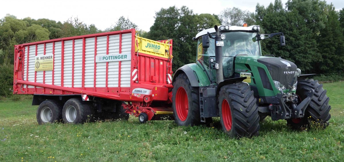 Fendt 828 mit Pttinger-Ladewagen steht bei der Oldtimerausstellung der Traktorenfreunde Mackenzell im September 2013