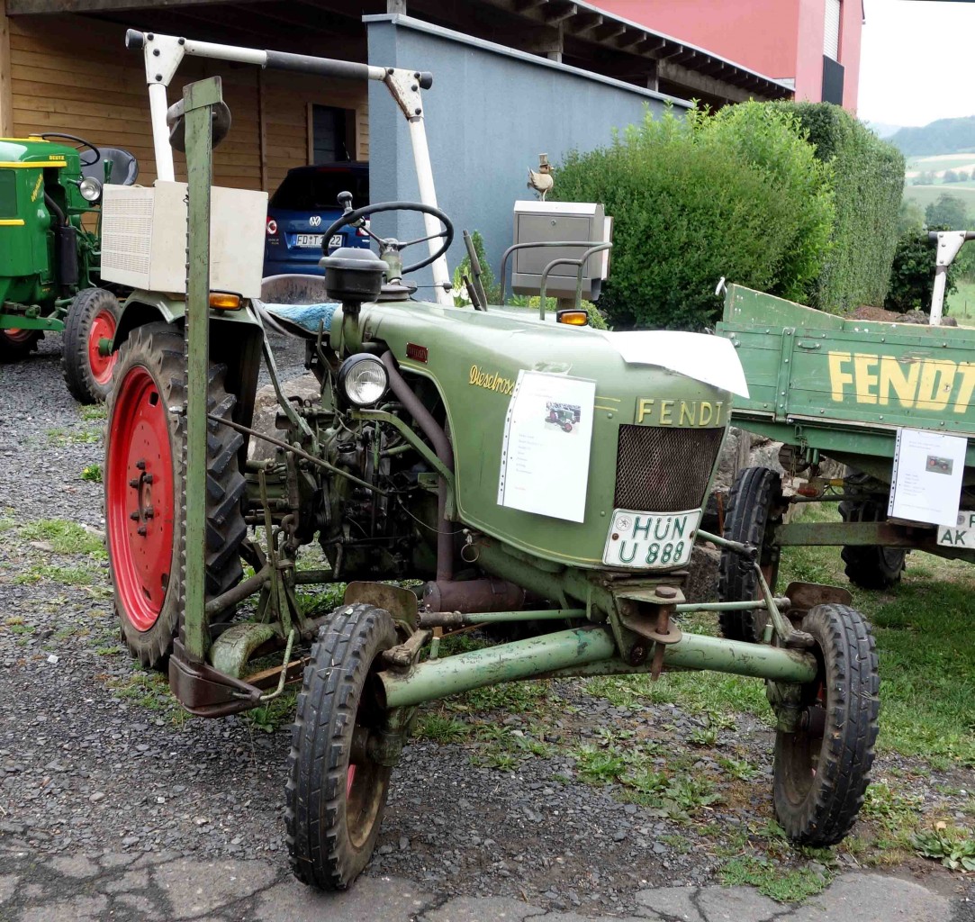 Fendt Dieselross F12, ausgestellt beim Ortsjubiläum 850 Jahre Hofaschenbach, Juli 2015