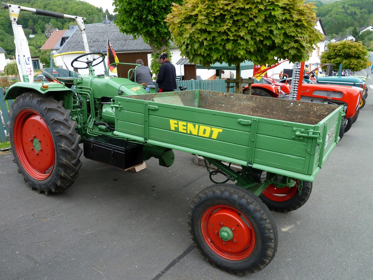 Fendt F220 GT in Lasel, 25.05.2015 - http://de.wikibooks.org/wiki/Traktorenlexikon:_Fendt_F220_GT