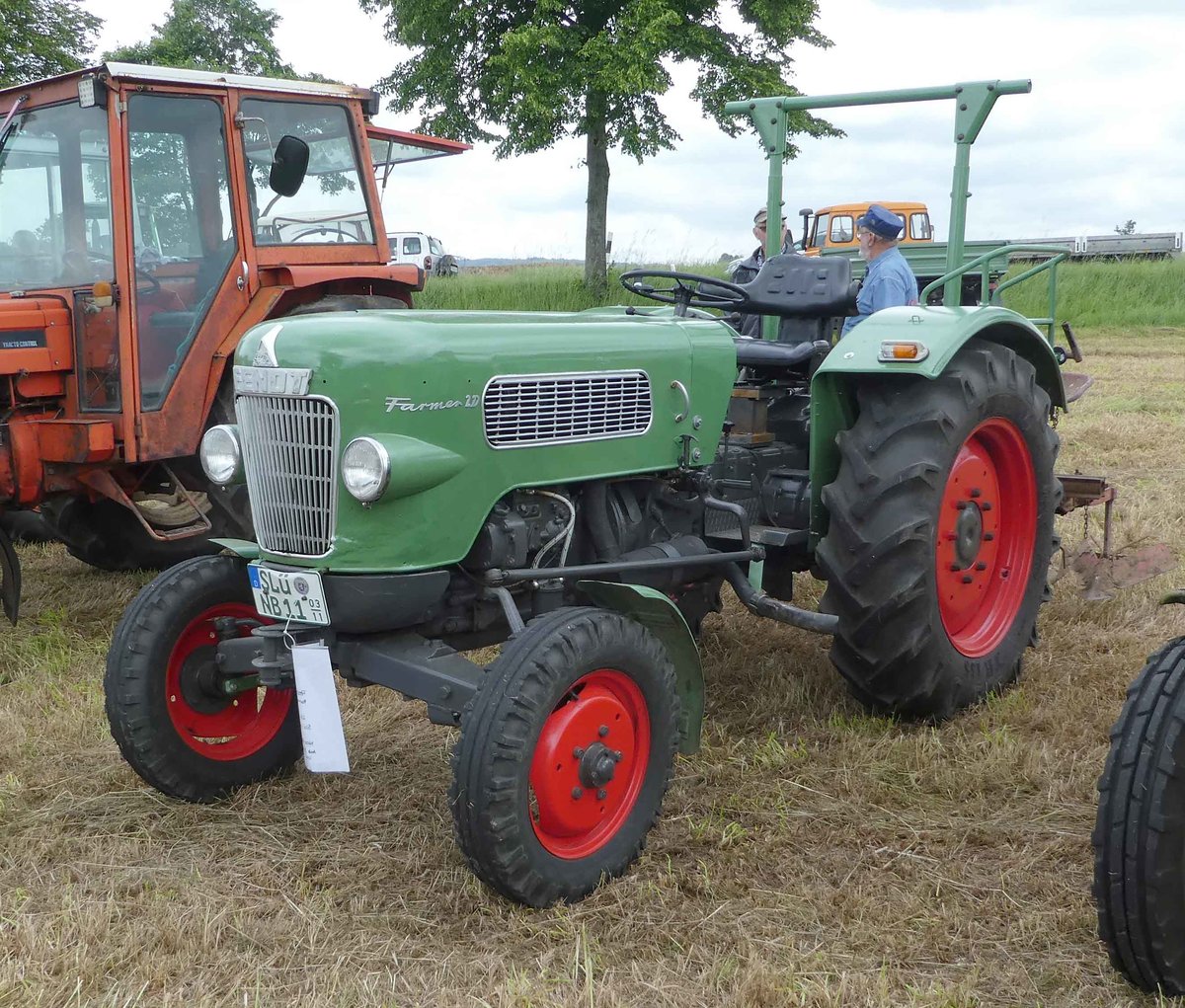 =Fendt Farmer 2 D, ausgestellt bei der Oldtimeraustellung vom Landmännerverein Bermuthshain im Juni 2019