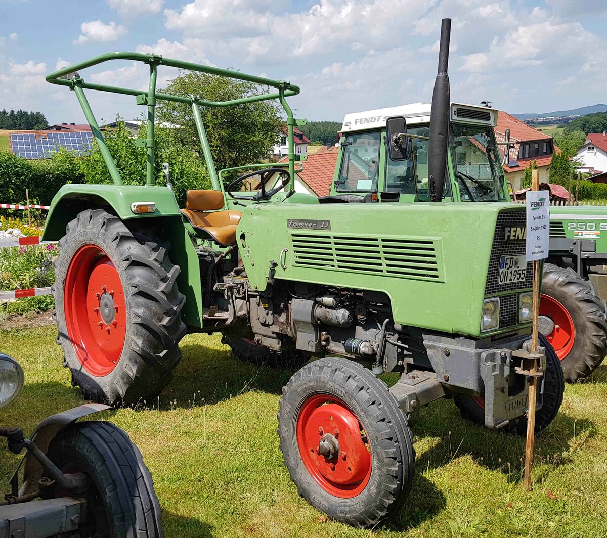 =Fendt Farmer 2 S, Bj. 1969, steht im Juni 2023 in Hünfeld-Dammersbach. 