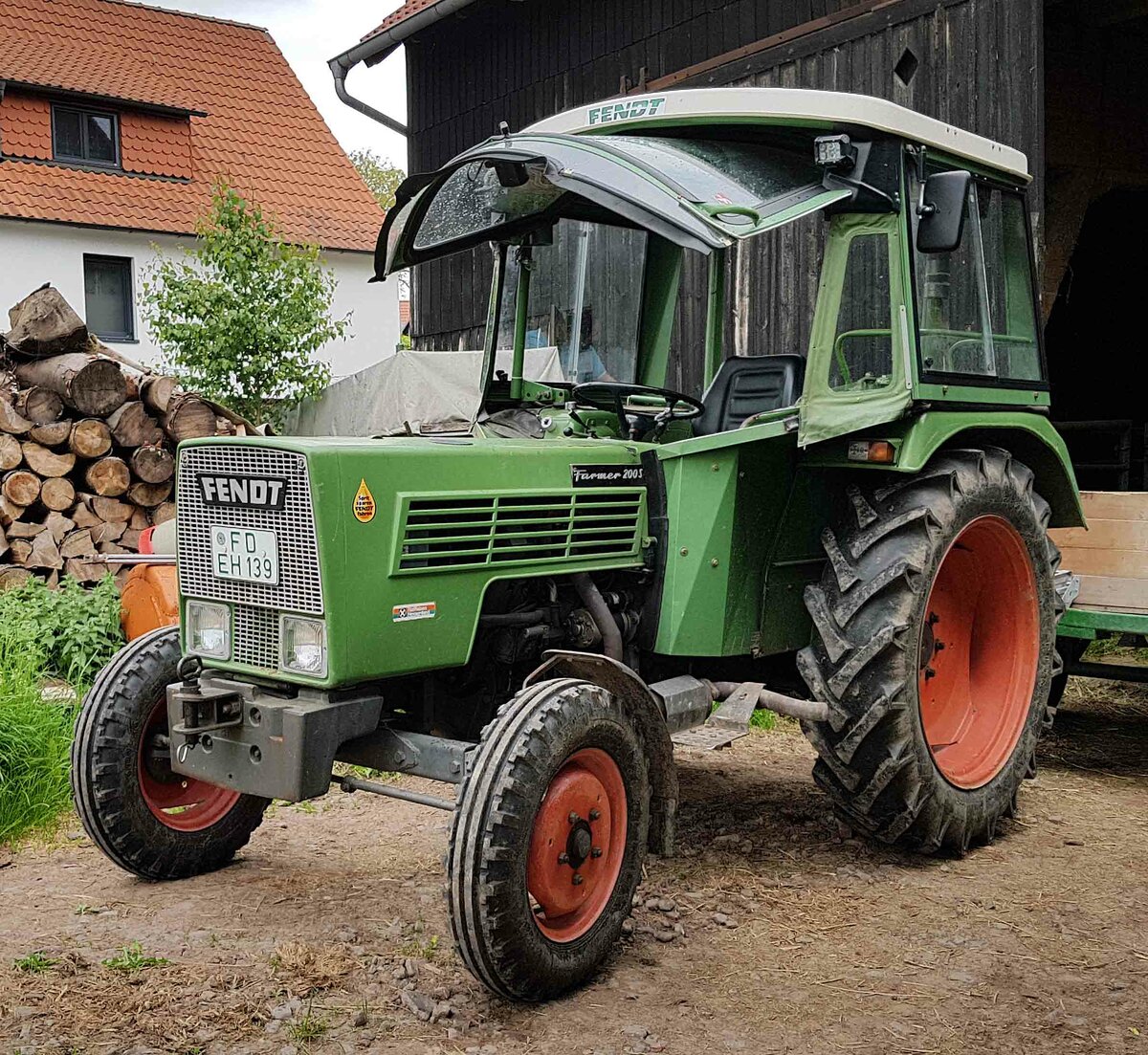 =Fendt Farmer 200 S unterwegs in Petersberg-Marbach, 06-2021